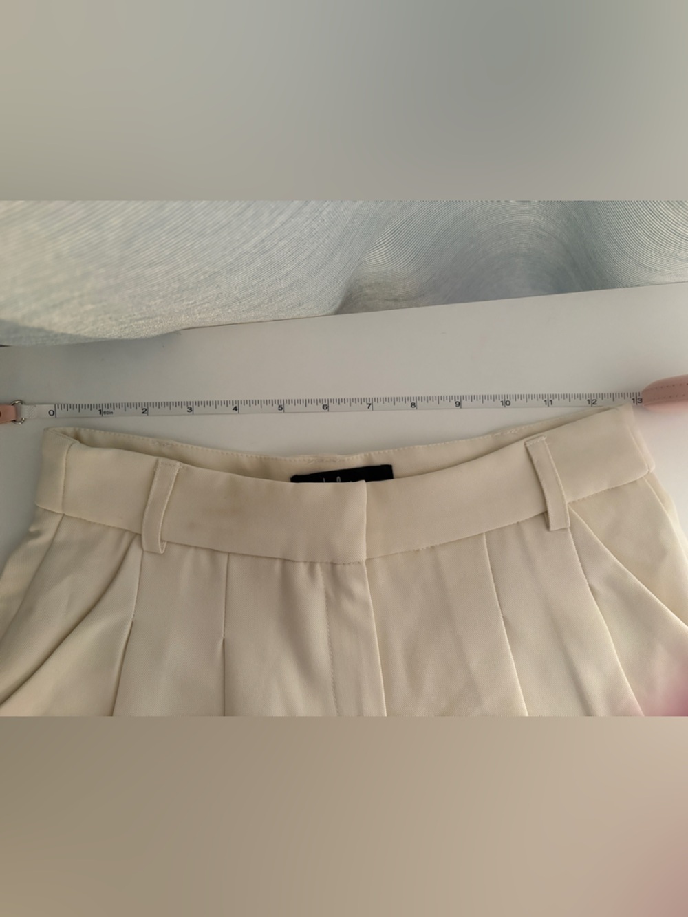 Lulu’s sz XS Tailored Poise Cream Pleated Lace Trim High-Waisted Shorts Viral - Picture 7 of 8
